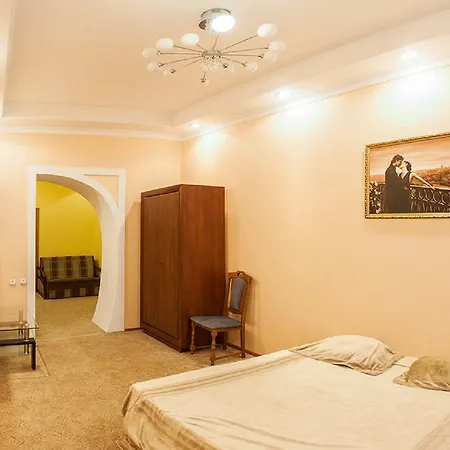 вул кониського 5 на 6 осіб біля медичного університету Apartment *