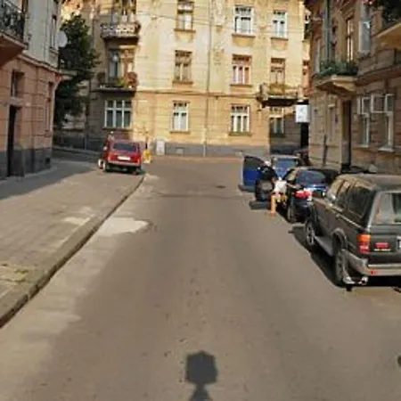 вул кониського 5 на 6 осіб біля медичного університету Apartment *