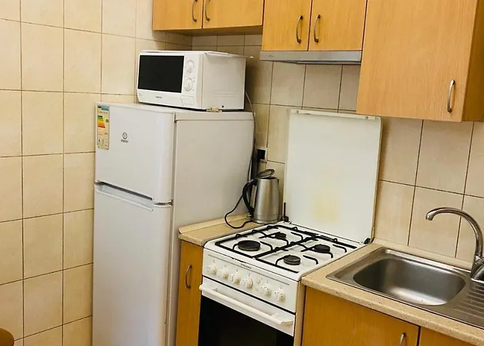 вул кониського 5 - на 6 осіб в центрі медінститут поруч Apartment *