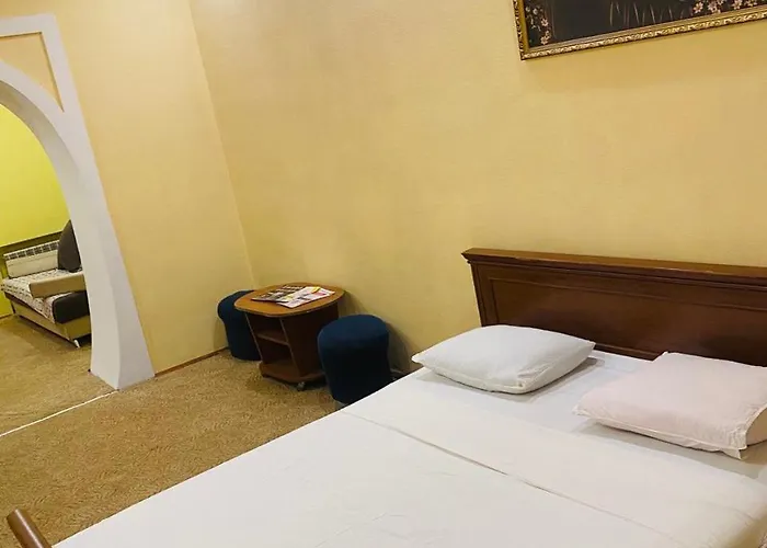 вул кониського 5 - на 6 осіб в центрі медінститут поруч Lviv