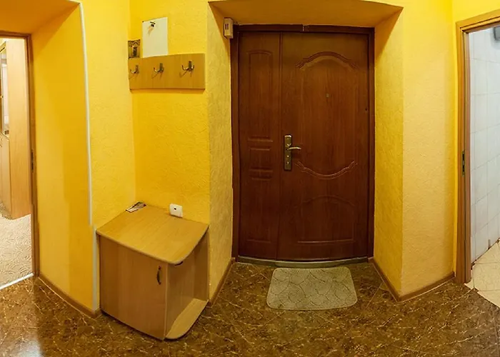 вул кониського 5 - на 6 осіб в центрі медінститут поруч Apartment Lviv