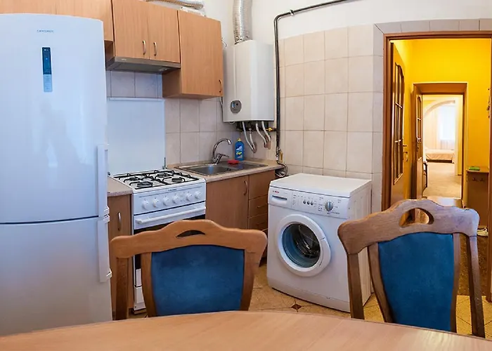 вул кониського 5 - на 6 осіб в центрі медінститут поруч Apartamento Leópolis