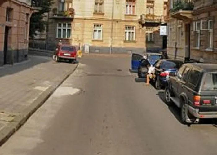 вул кониського 5 - на 6 осіб в центрі медінститут поруч Apartment *