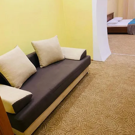 вул кониського 5 - на 6 осіб в центрі медінститут поруч Διαμέρισμα Λβιβ