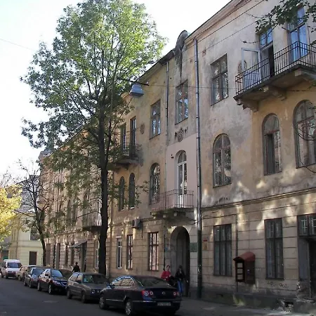 вул кониського 5 - на 6 осіб в центрі медінститут поруч Διαμέρισμα Λβιβ