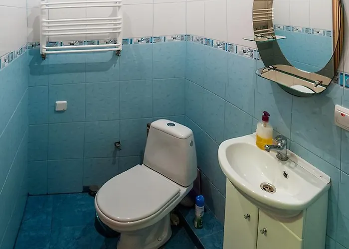 вул кониського 5 - на 6 осіб в центрі медінститут поруч Λβιβ